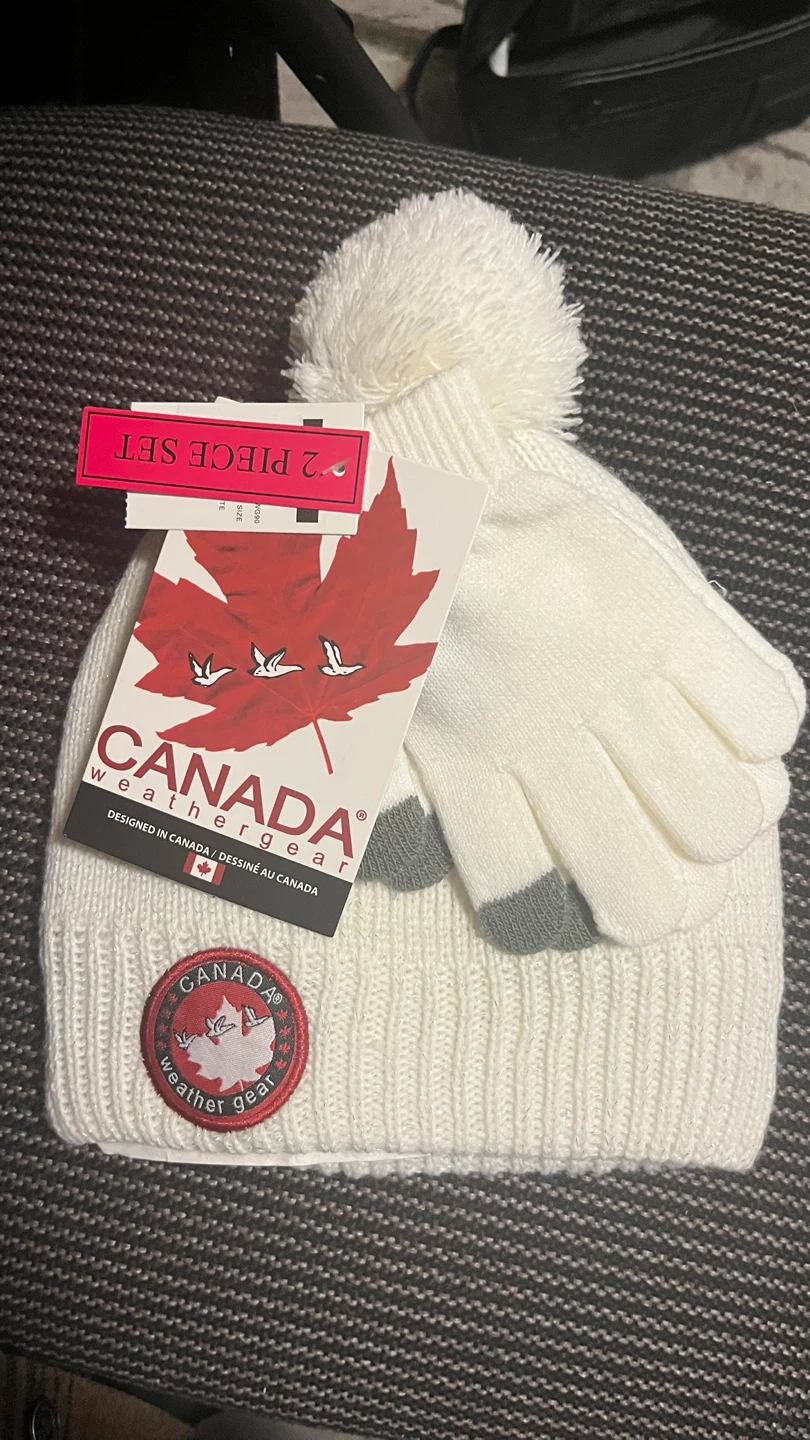 Canada Weathergear 2-Piece Knit Hat and Glove Set 🥕