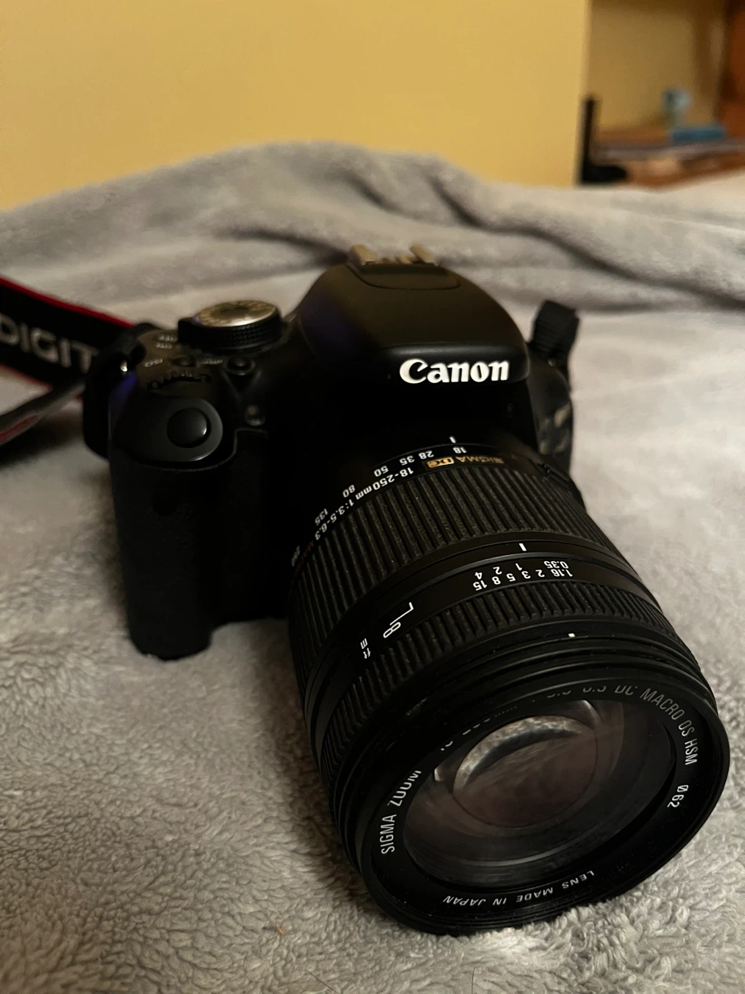 Canon EOS Rebel T3i - photo 2