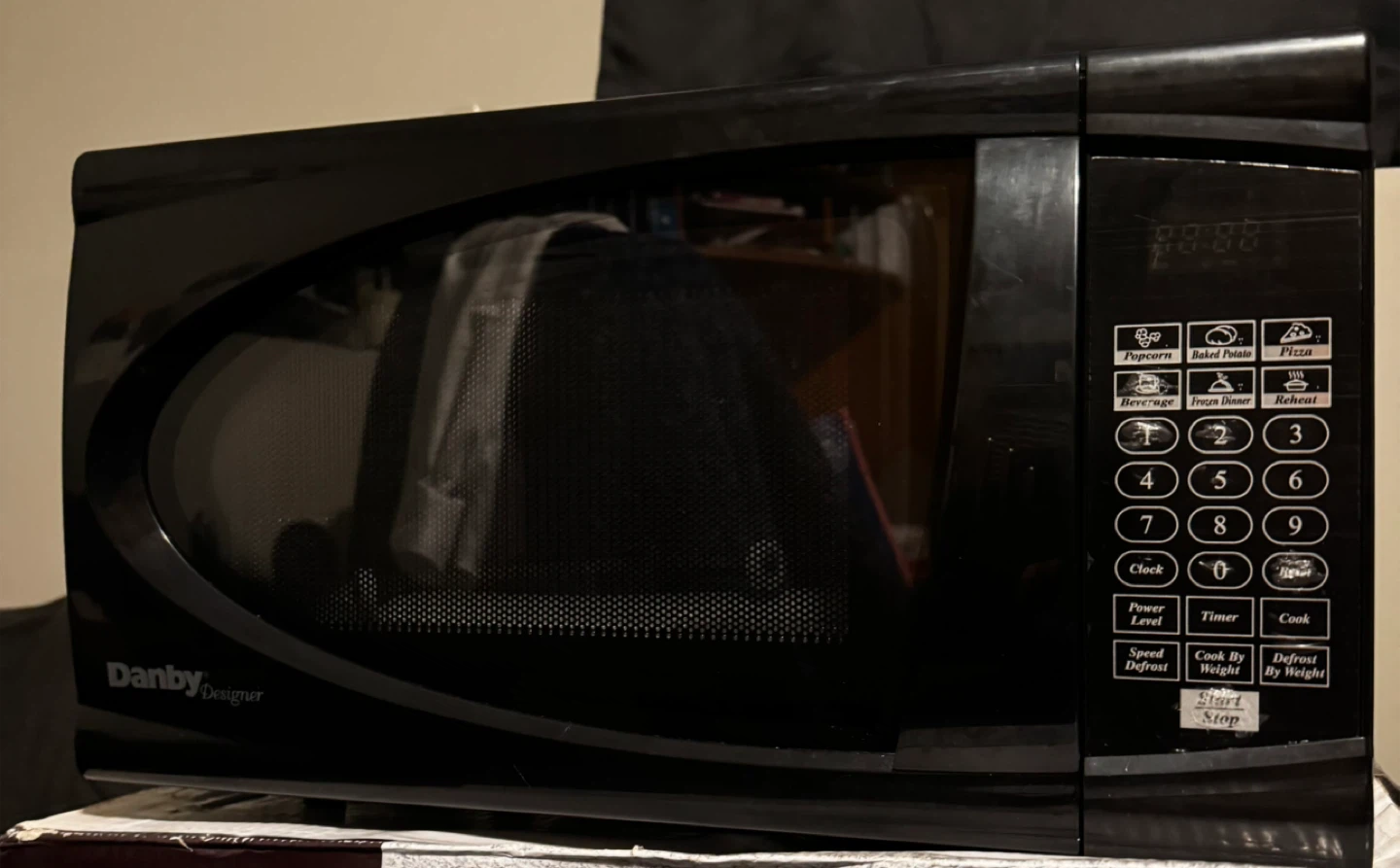 Small microwave (Danby) 0.7 cu ft ( Black )