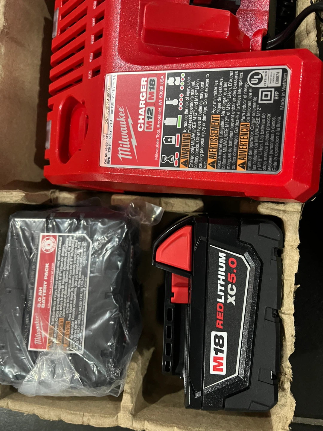 Milwaukee M18 &M12 Battery Charger with 2 Batteries - photo 2
