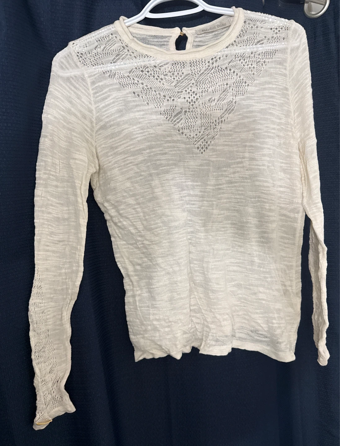 Women's White Long Sleeve Top - Size Small 🥕