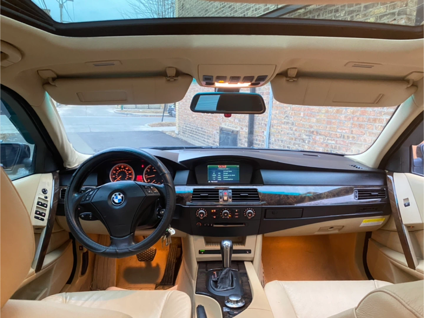 BMW 530i Sedan - photo 3