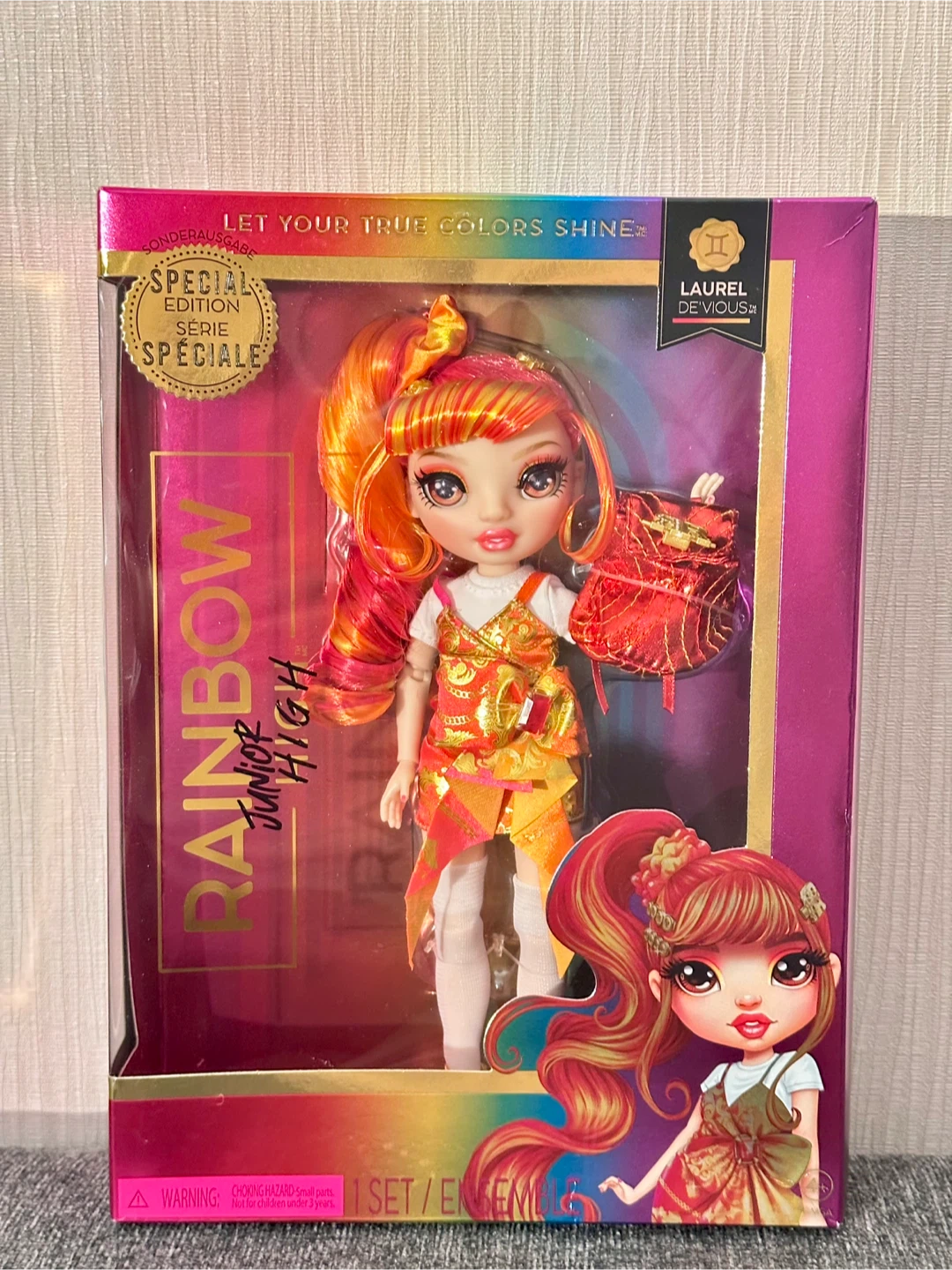 $25 Rainbow High Laurel De'Vious - box with crack