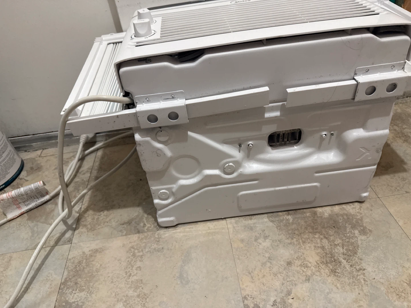 Midea Window Air Conditioner - photo 2
