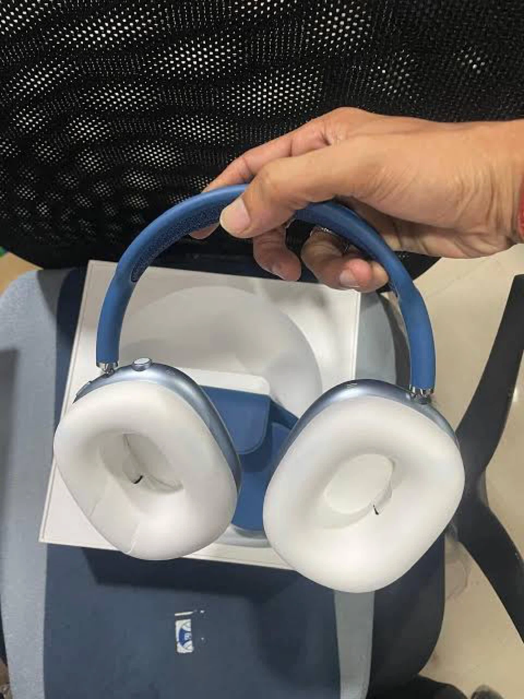 2025 Midnight Blue AirPods Max