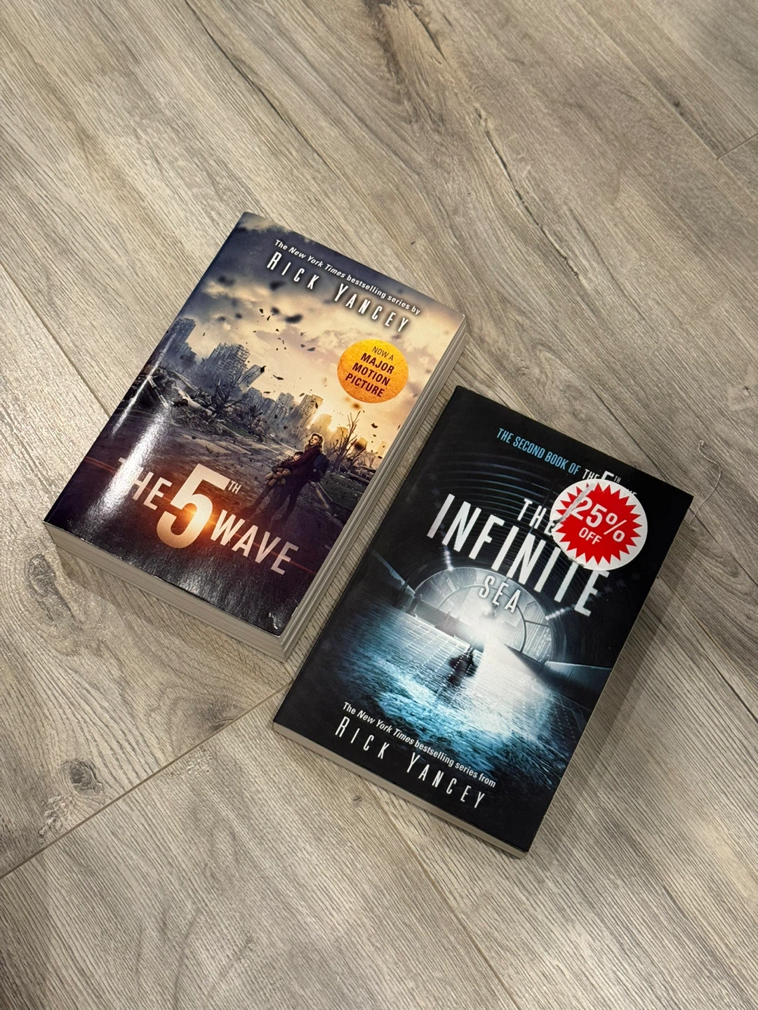 The 5th Wave and The Infinite Sea Books by Rick Yancey