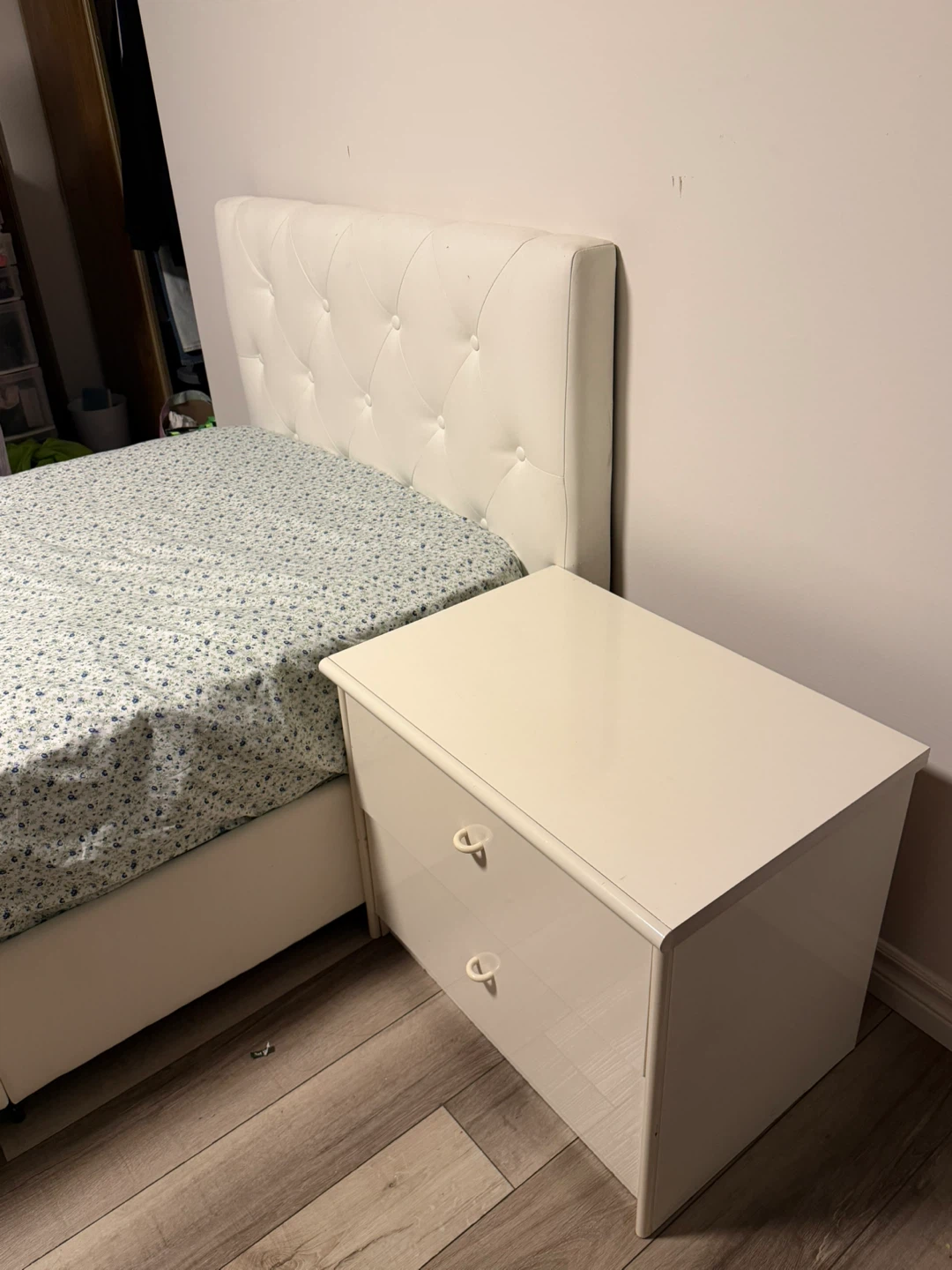 White Faux Leather Twin Bed Frame+Mattress - photo 4