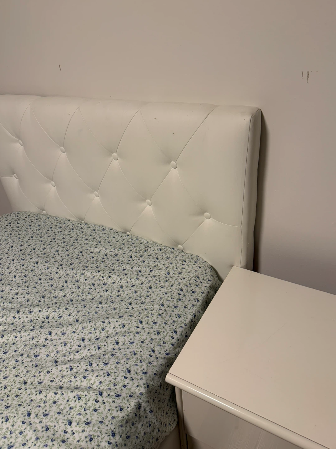 White Faux Leather Twin Bed Frame+Mattress - photo 5