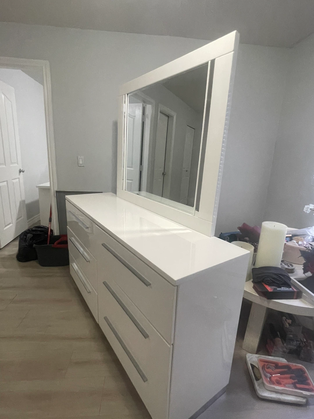 White 6-Drawer Dresser with Mirror - photo 4