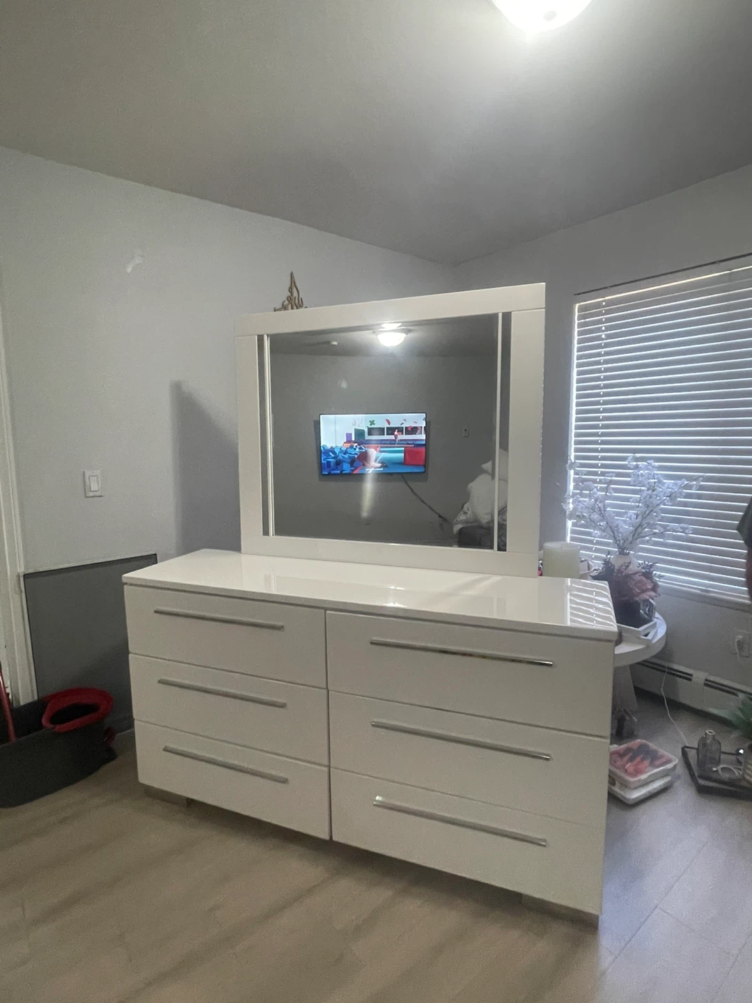 White 6-Drawer Dresser with Mirror - photo 3