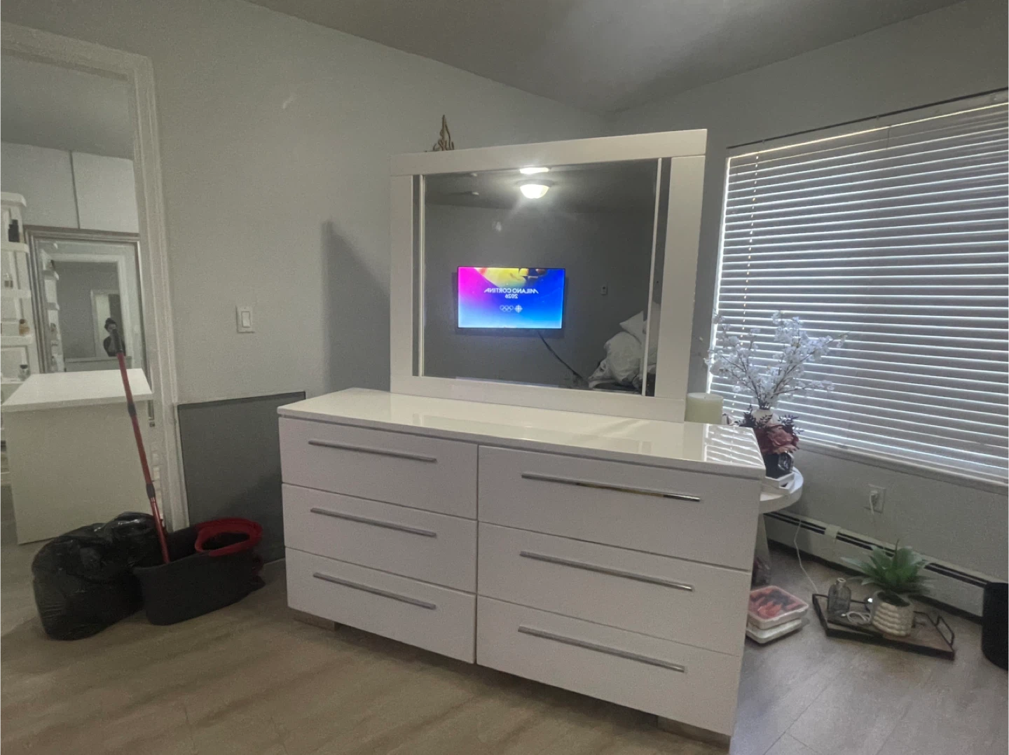 White 6-Drawer Dresser with Mirror - photo 5