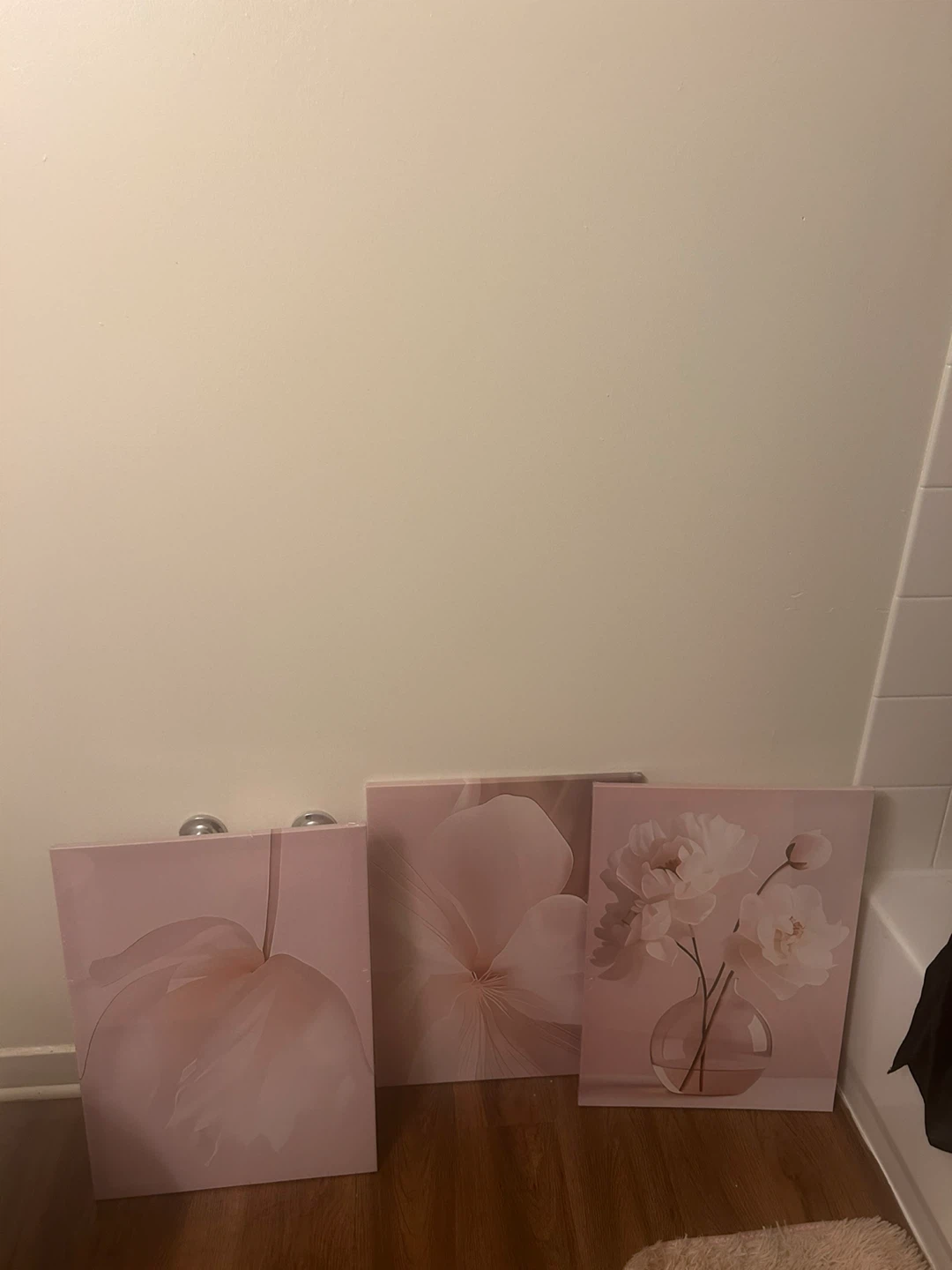 Picture frames and clothes - photo 2