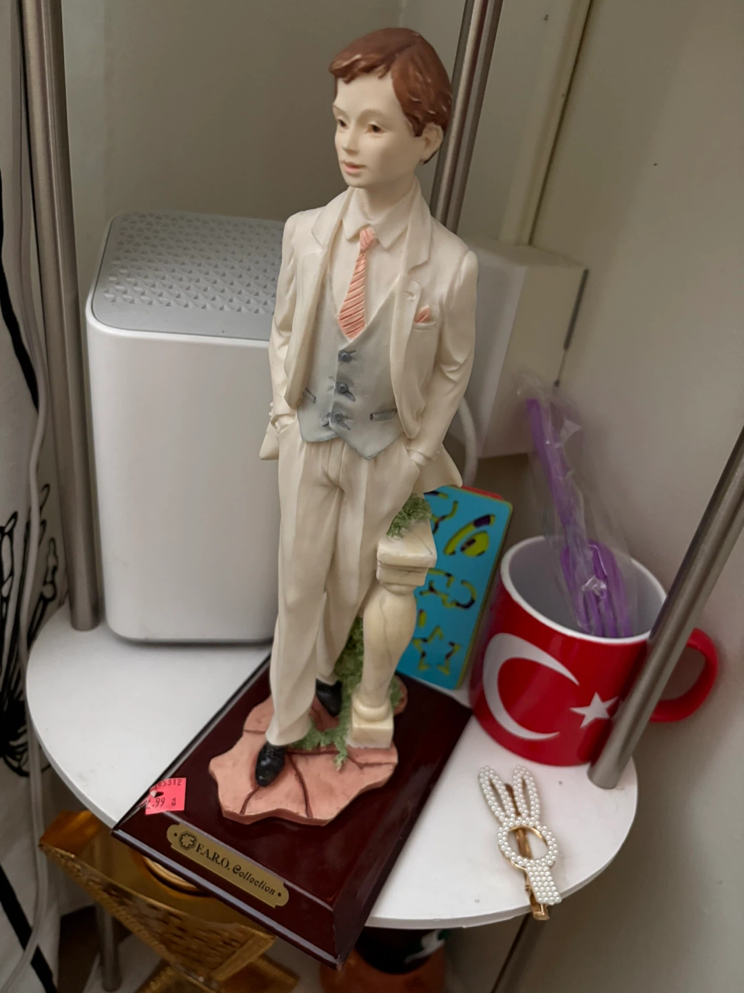 Faro Collection Figurine of a Man in a Suit - photo 2