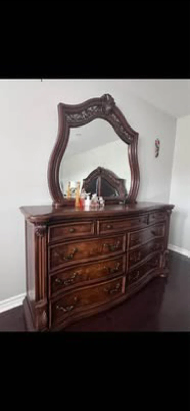 solid wood king size bed set/Dresser/night stand - photo 2