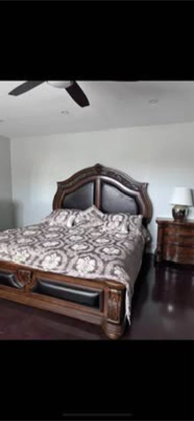 solid wood king size bed set/Dresser/night stand