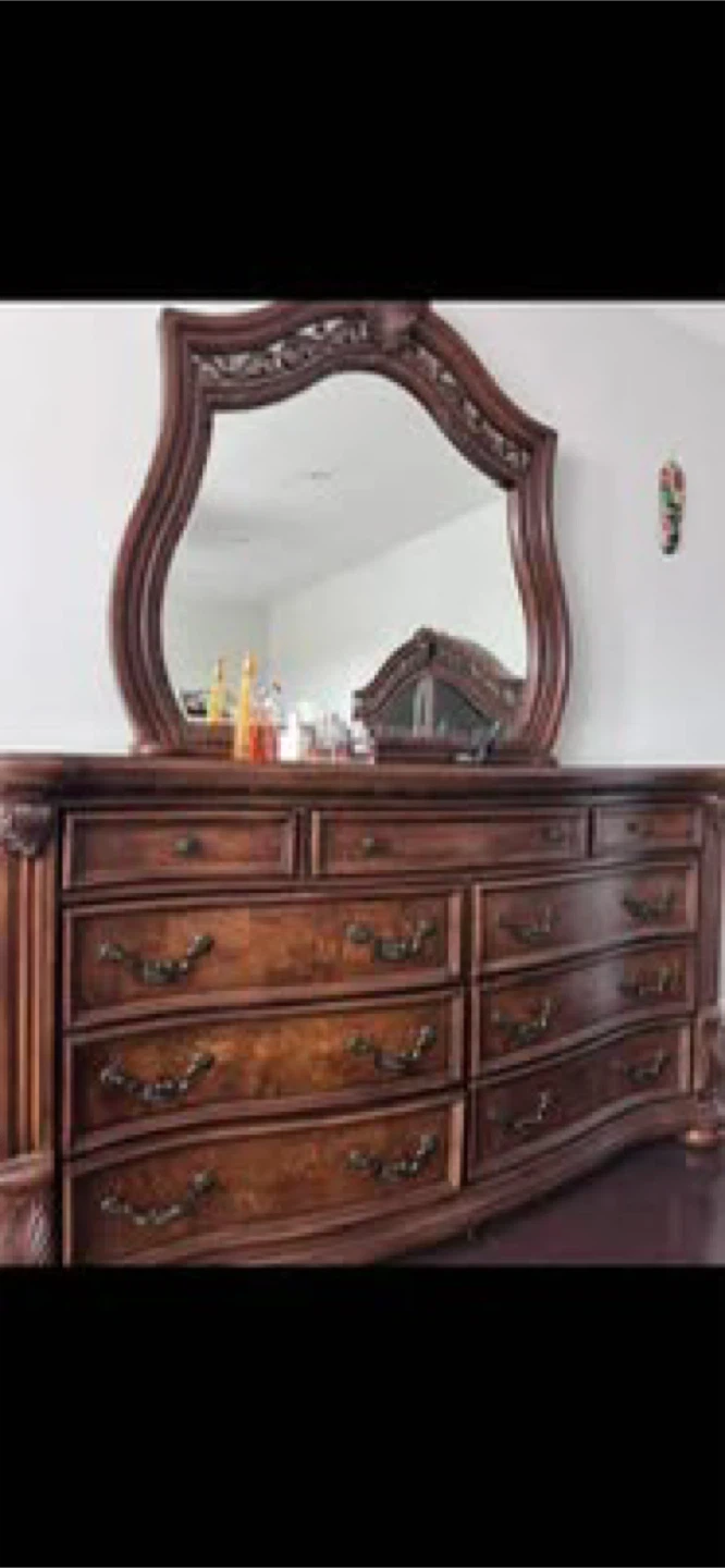 solid wood king size bed set/Dresser/night stand - photo 3