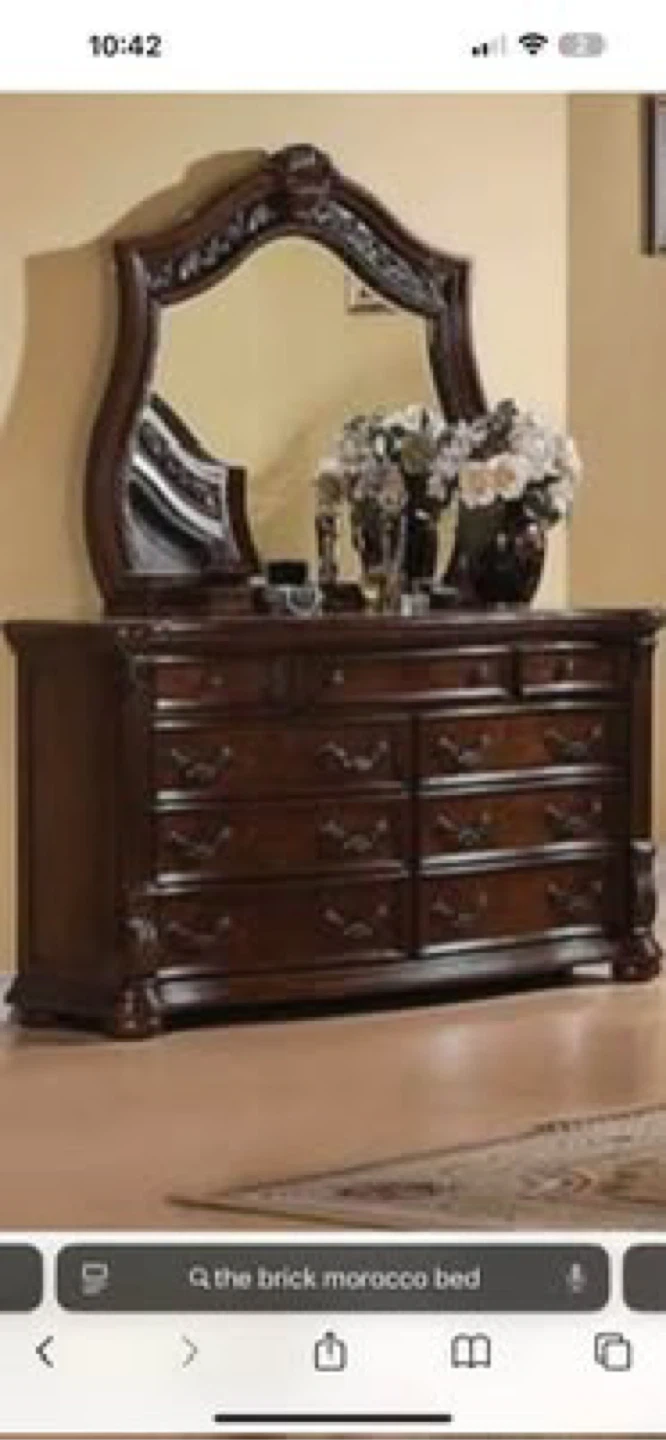solid wood king size bed set/Dresser/night stand - photo 5