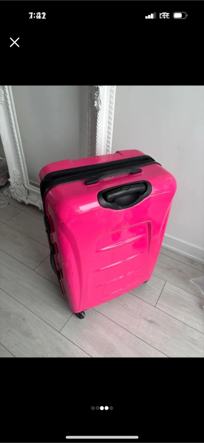 Bright Pink Hard Shell Suitcase - photo 3