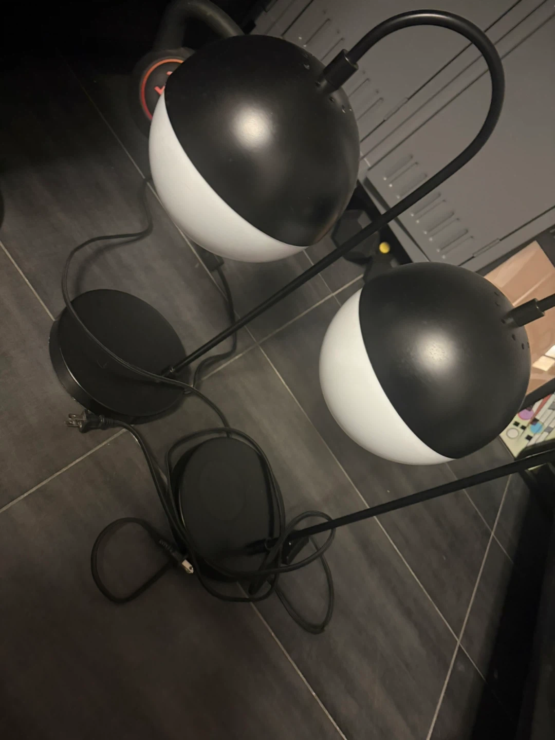 Safavieh Black Desk Lamp with Adjustable Arc - photo 3