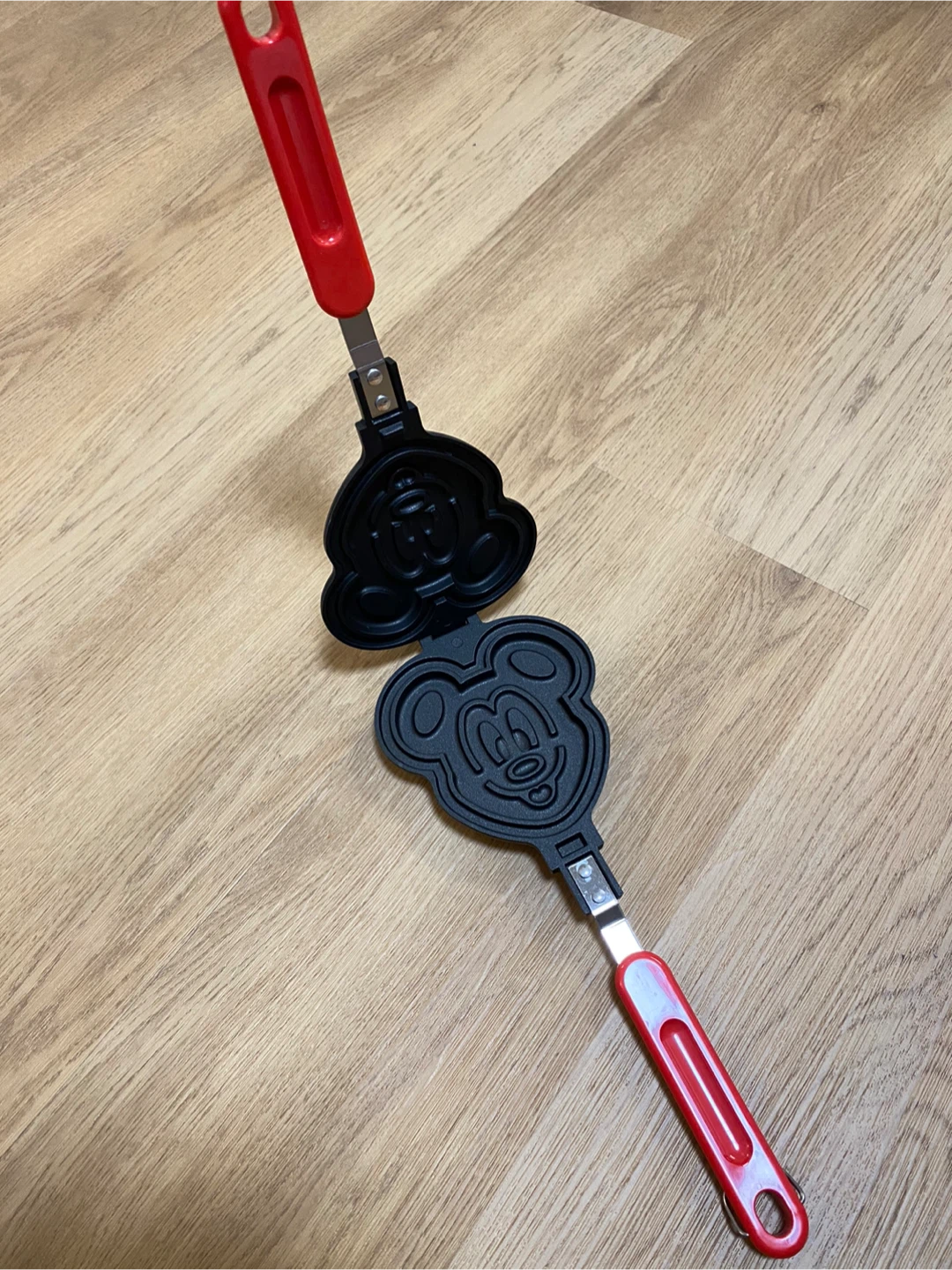 Disney Mickey Mouse Waffle Maker - photo 2