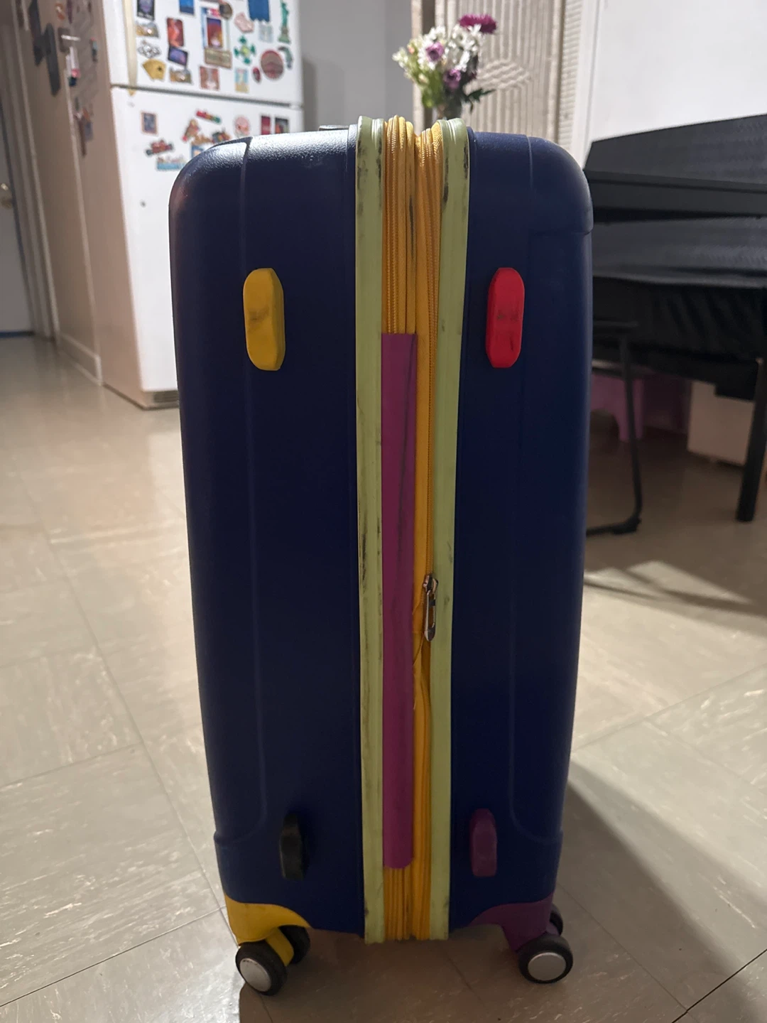 Blue medium size rolling suitcase - photo 3