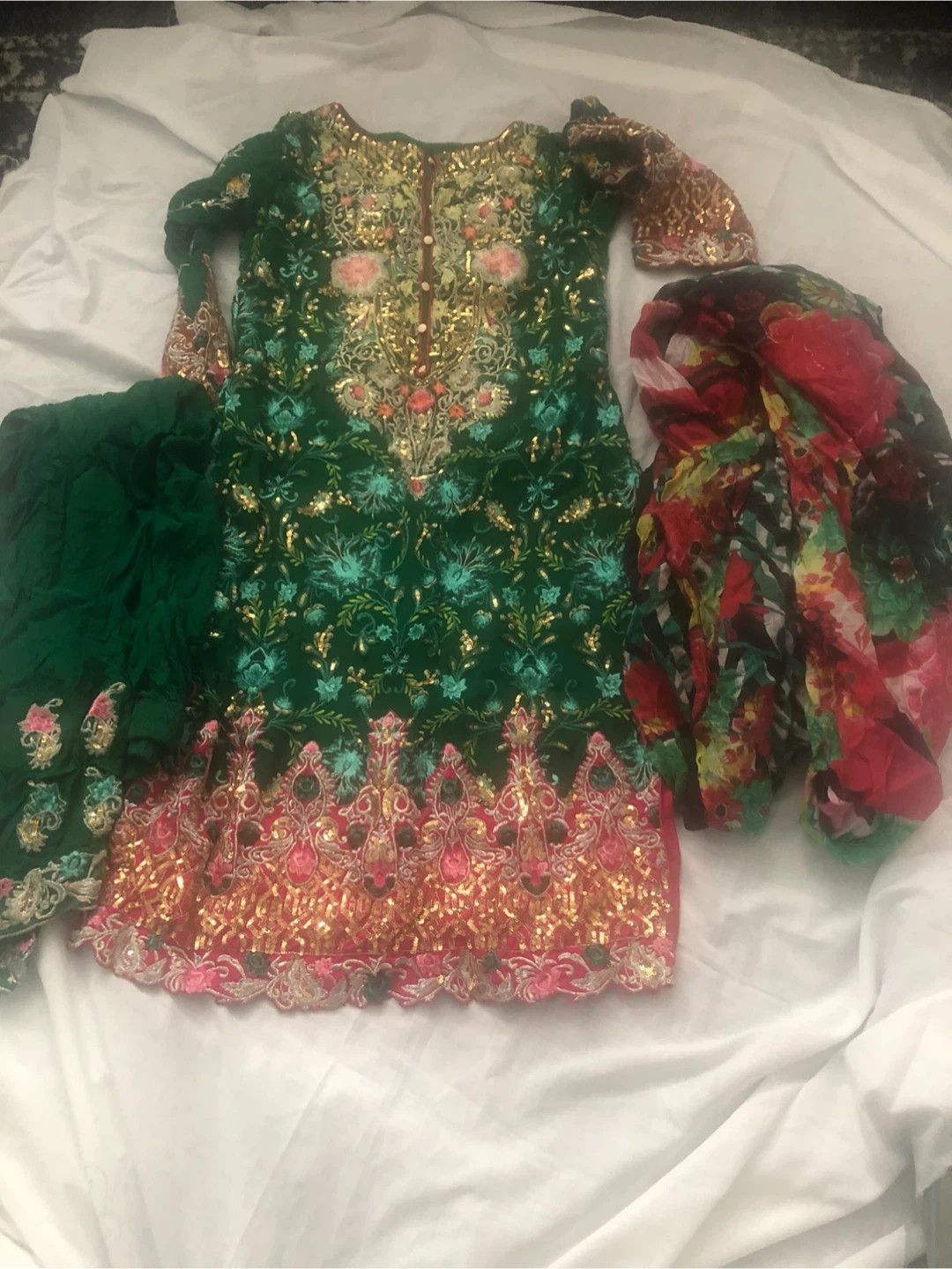 Embroidered Indian/Pakistani Salwar Kameez Outfit - photo 2