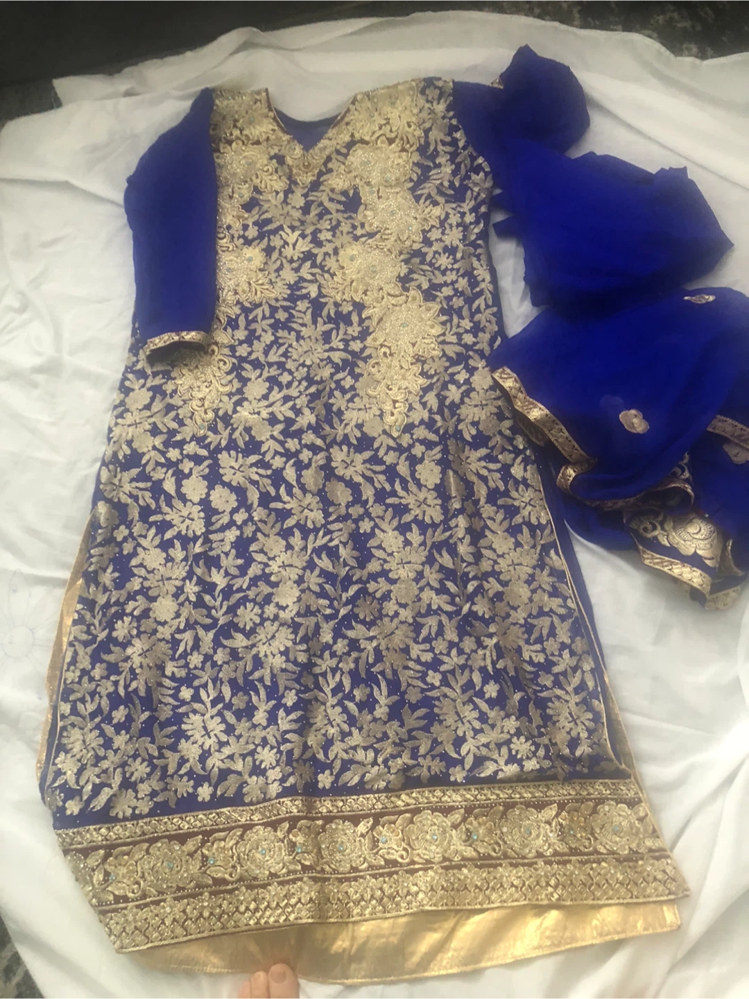 Embroidered Indian/Pakistani Salwar Kameez Outfit