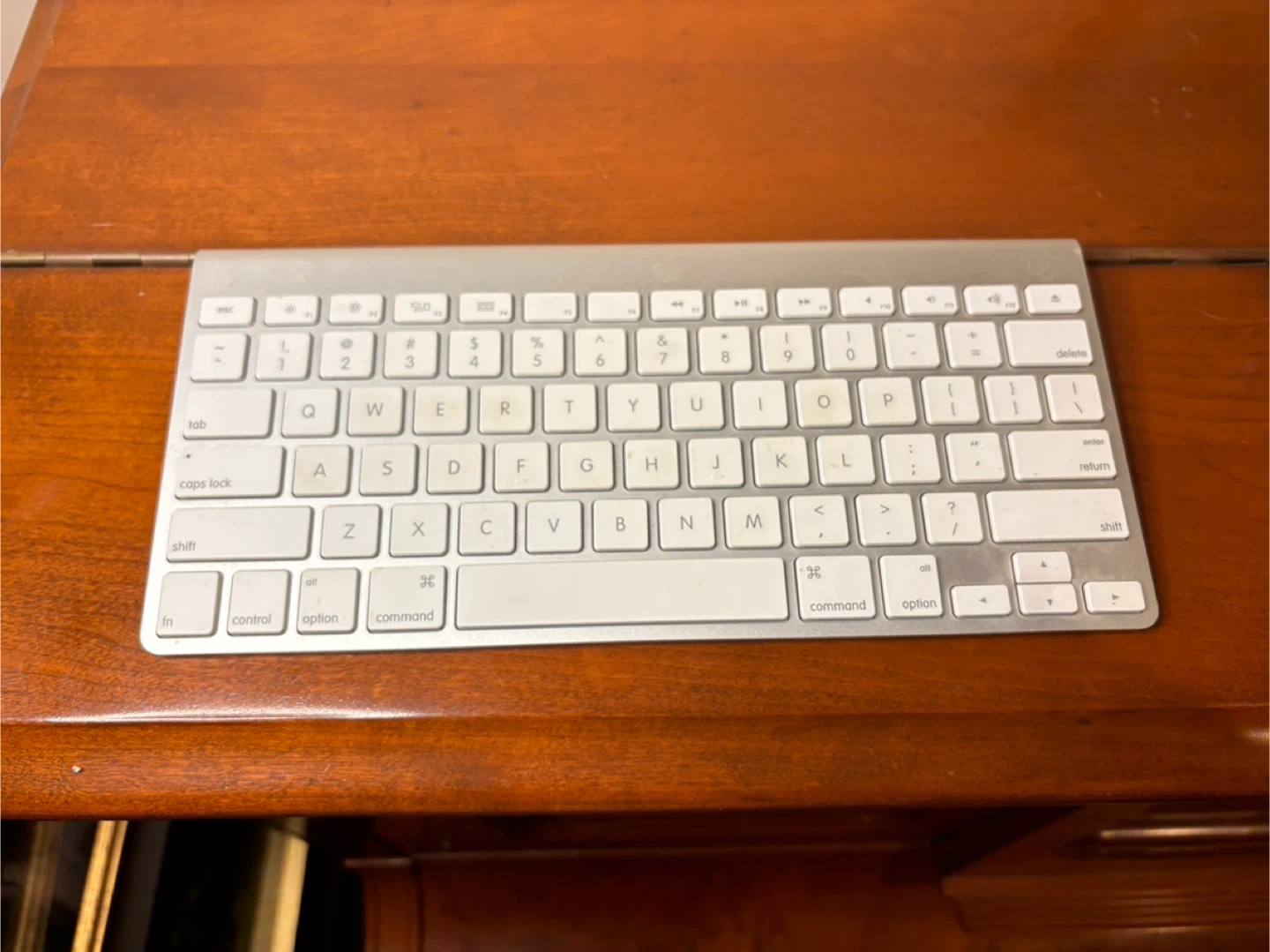 Apple Wireless Keyboard (Aluminum) – Stored, Previously Working