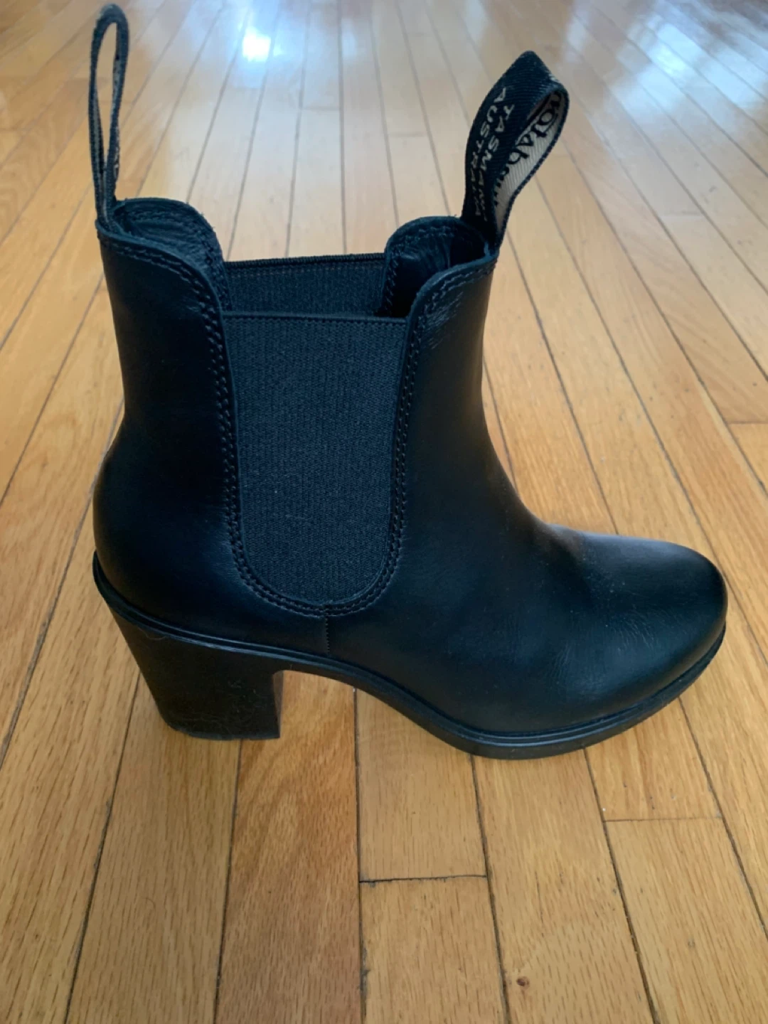 Blundstone Black Leather Heeled Chelsea Boots