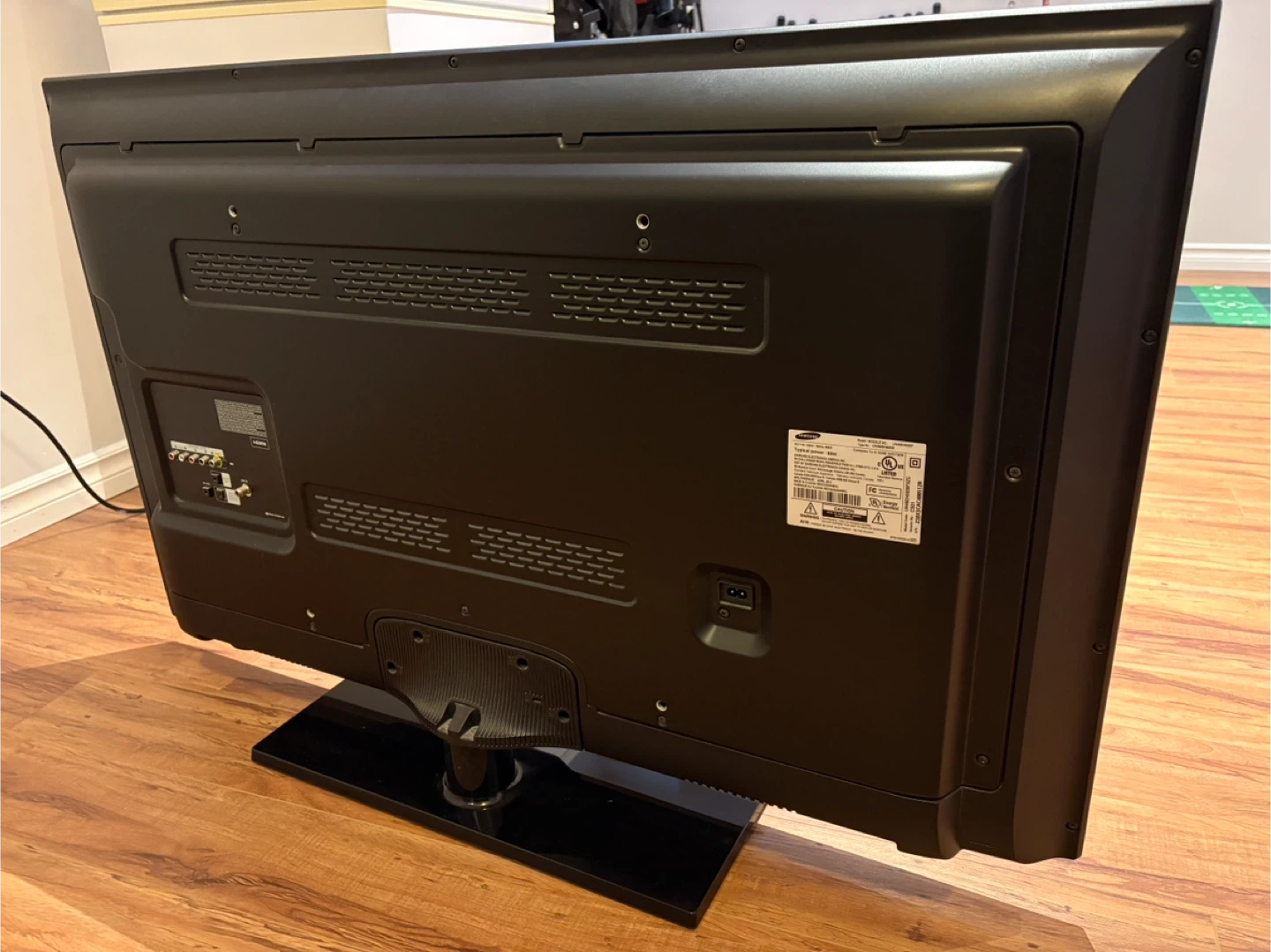 Samsung TV with Remote and power Cables - photo 2