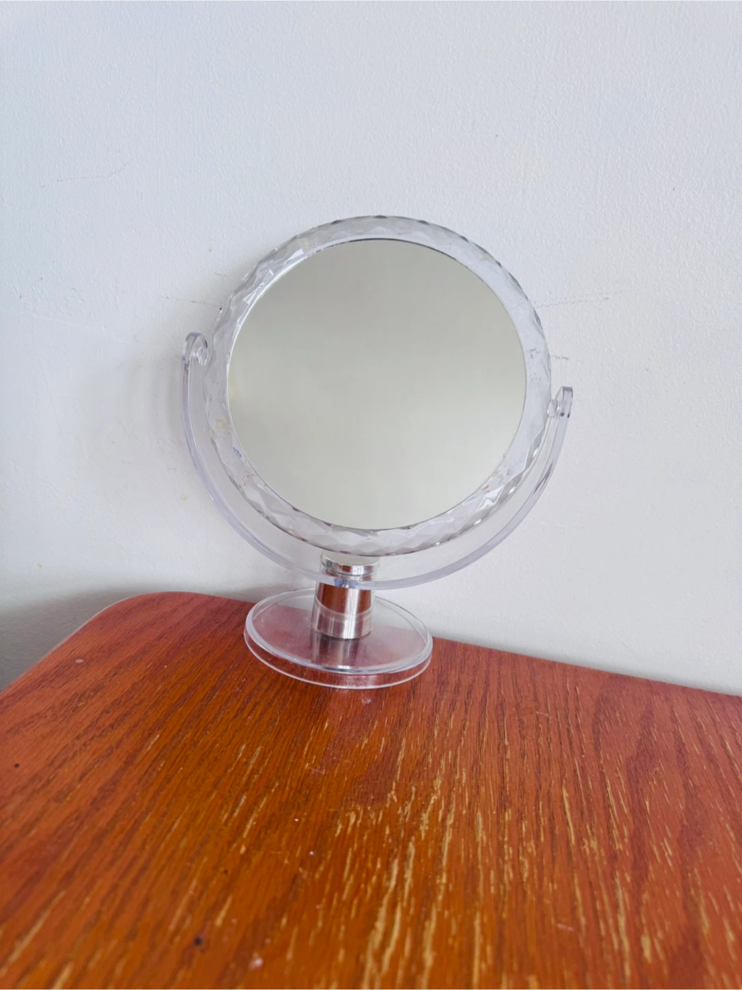 Clear Mirror and Magnifying