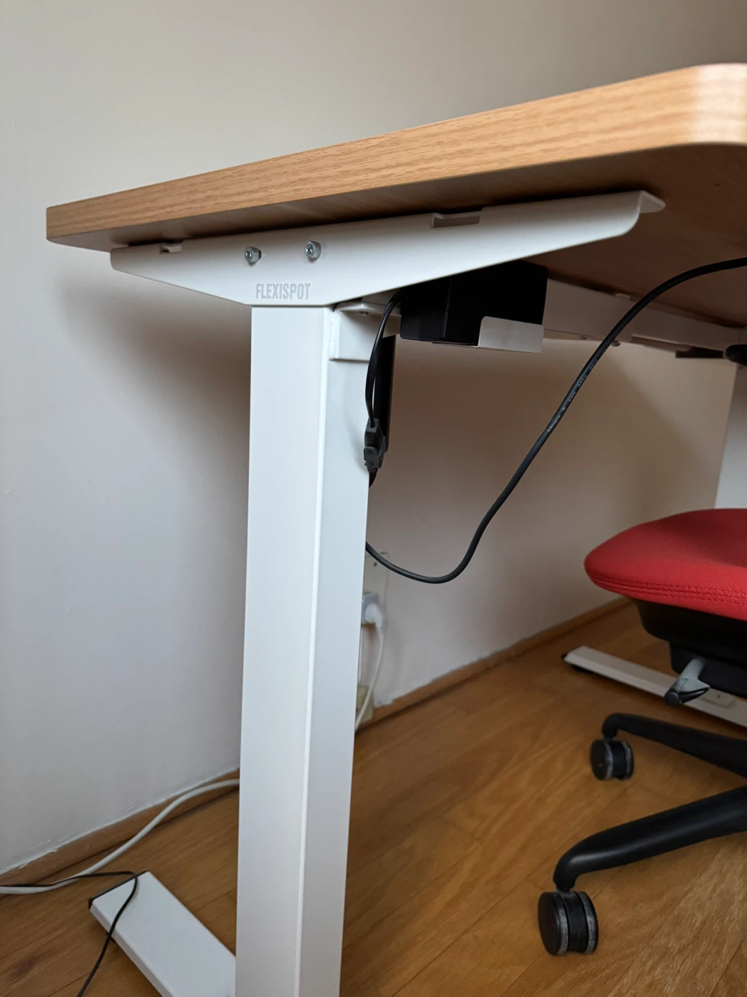 FlexiSpot Standing Desk - Light Wood Finish - photo 4