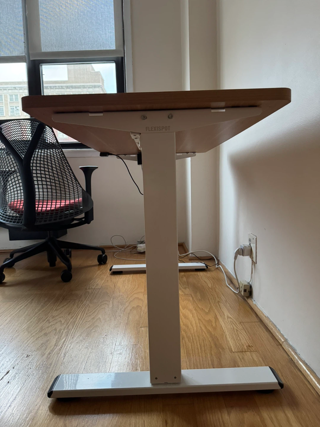 FlexiSpot Standing Desk - Light Wood Finish - photo 3