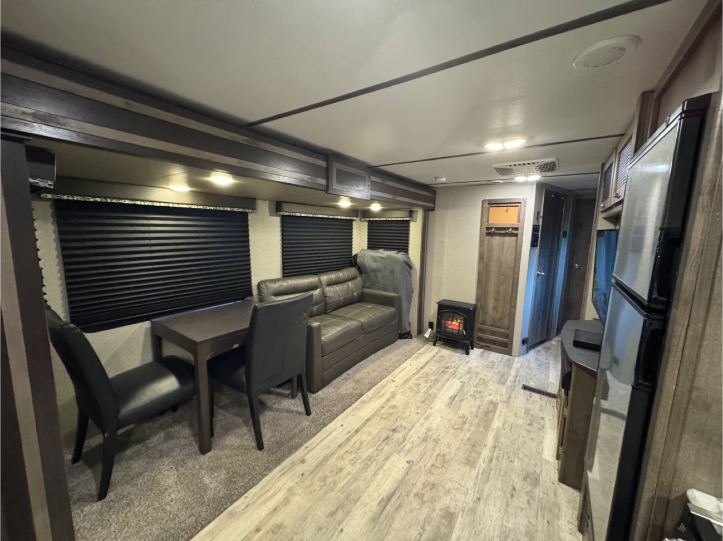 Keystone Sprinter Campfire 26RK Travel Trailer - photo 3