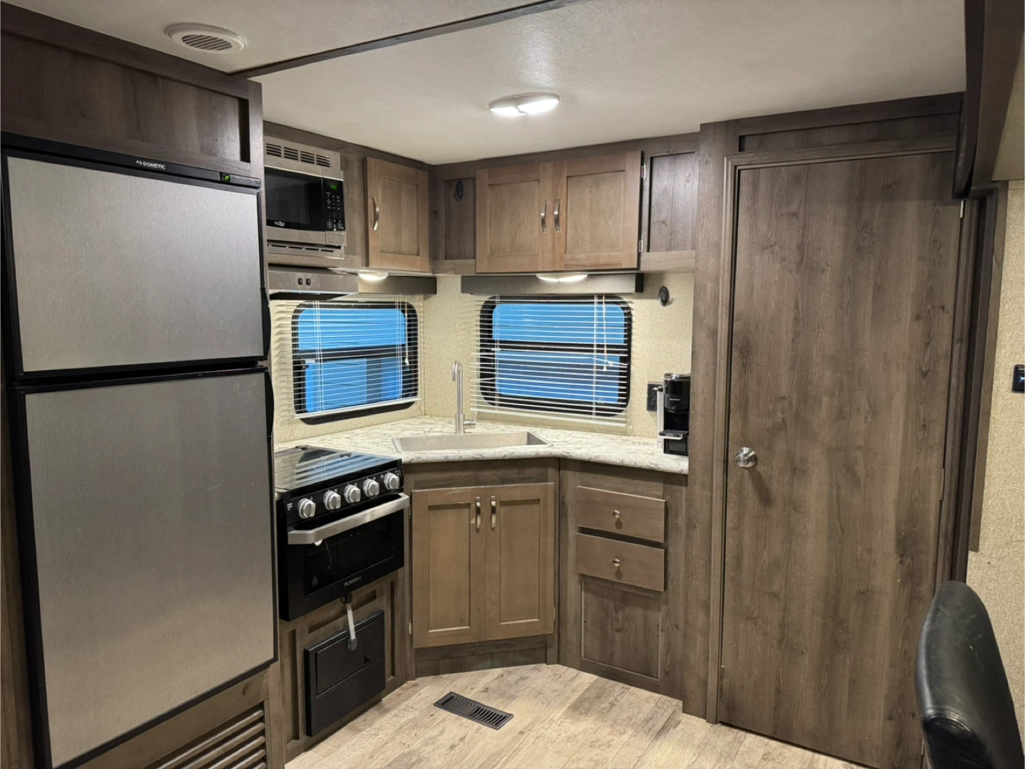 Keystone Sprinter Campfire 26RK Travel Trailer - photo 5