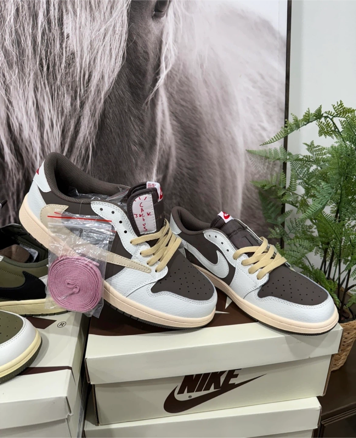 Travis Scott x Nike Air Jordan 1 Low OG "Reverse Mocha" - photo 5