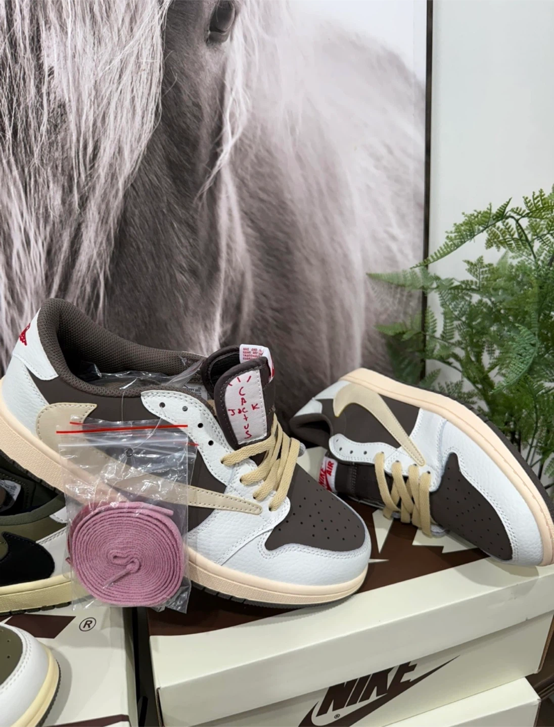 Travis Scott x Nike Air Jordan 1 Low OG "Reverse Mocha" - photo 4