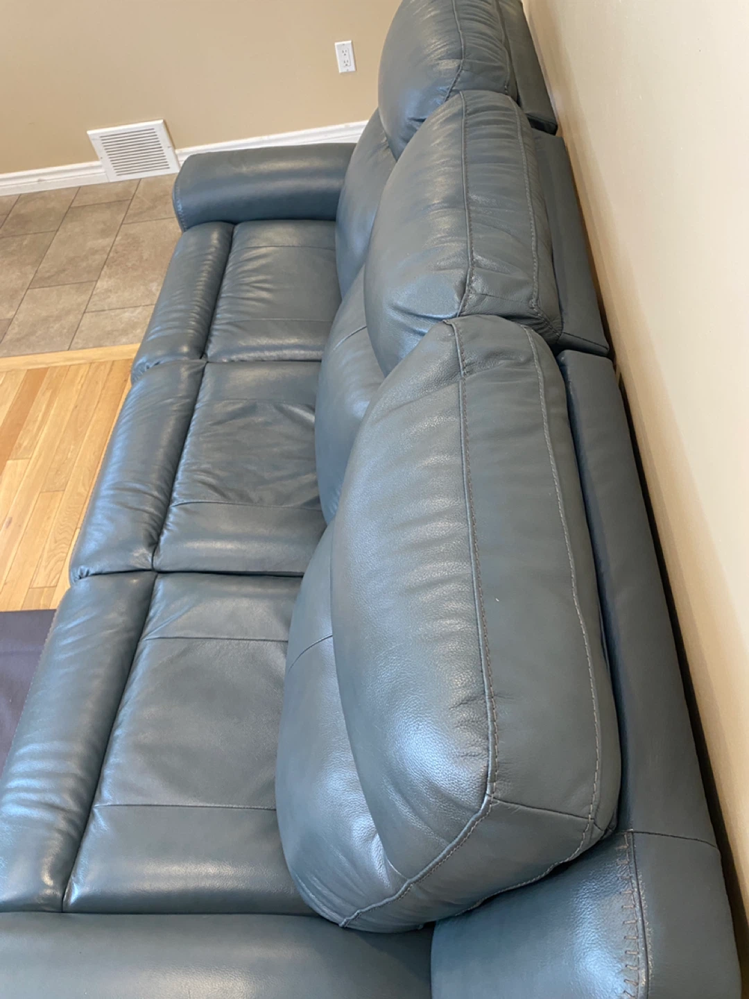 Like New Mindanao Power Reclining Sofa (CAN DELIVER) - photo 5