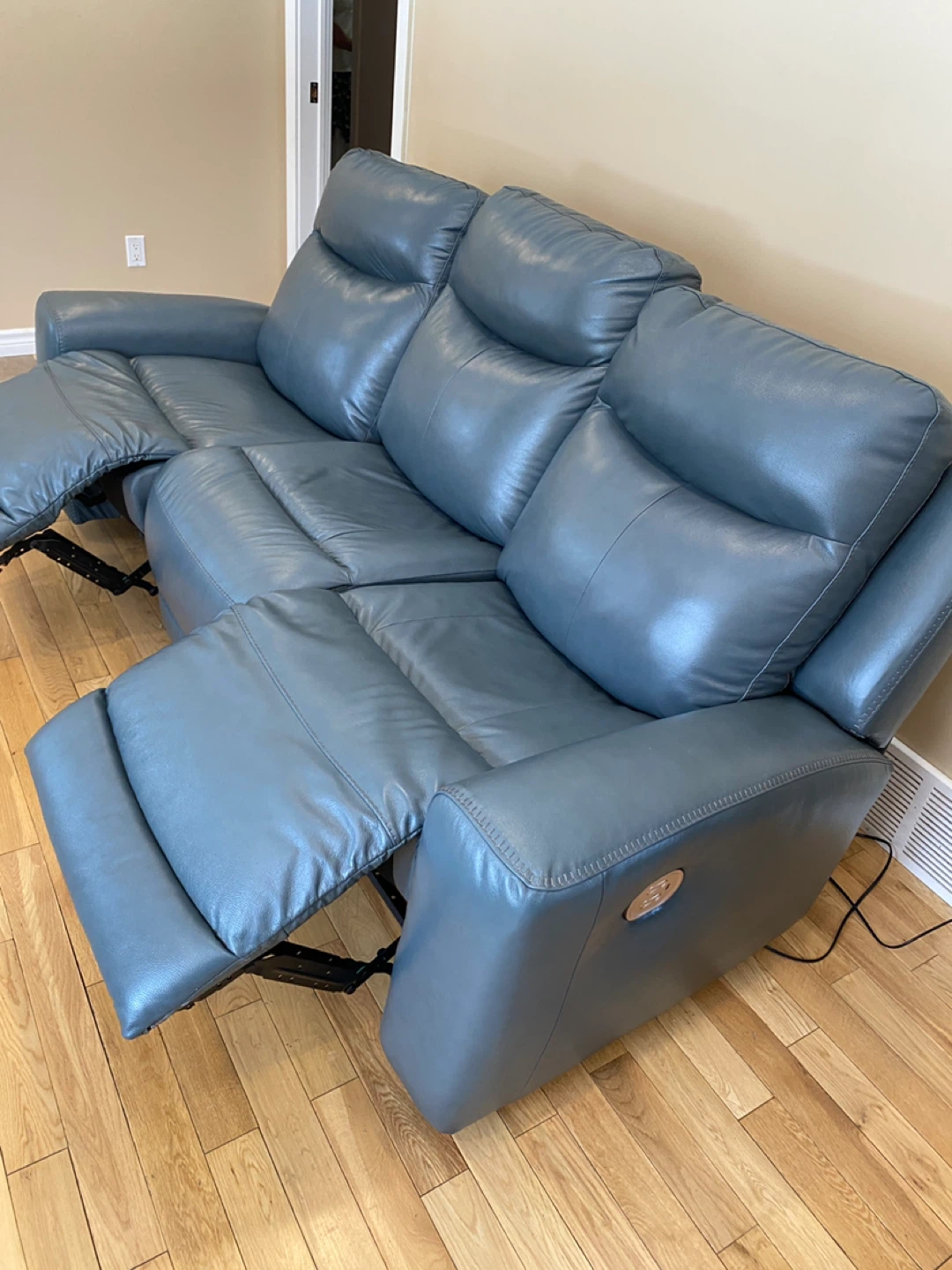 Like New Mindanao Power Reclining Sofa (CAN DELIVER) - photo 2
