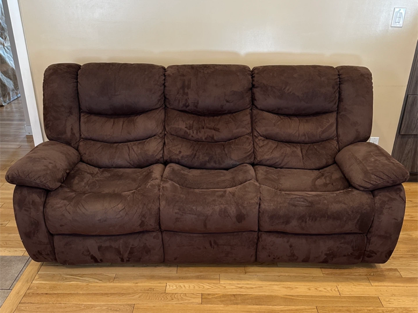 Modern 3-Seat Reclining Sofa (CAN DELIVER)