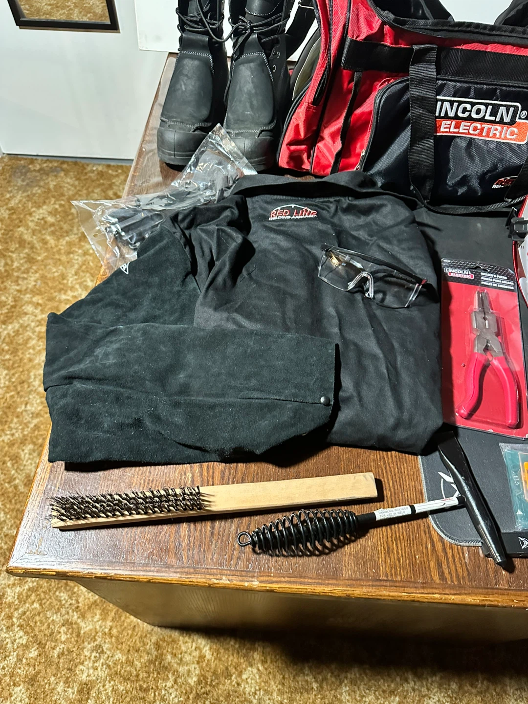 Lincoln Electric Welding Gear Set with Bag, Mask, and Boots - photo 3