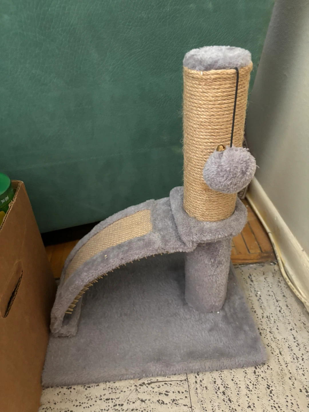 Cat Scratching Post - photo 2