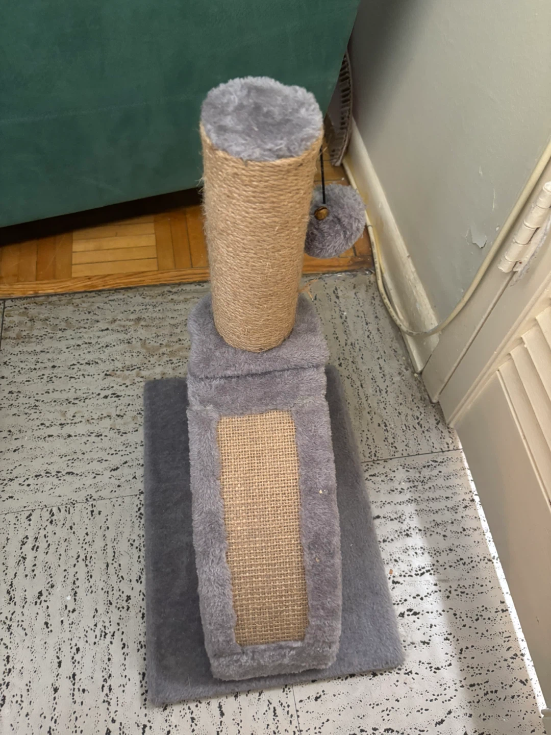 Cat Scratching Post - photo 4