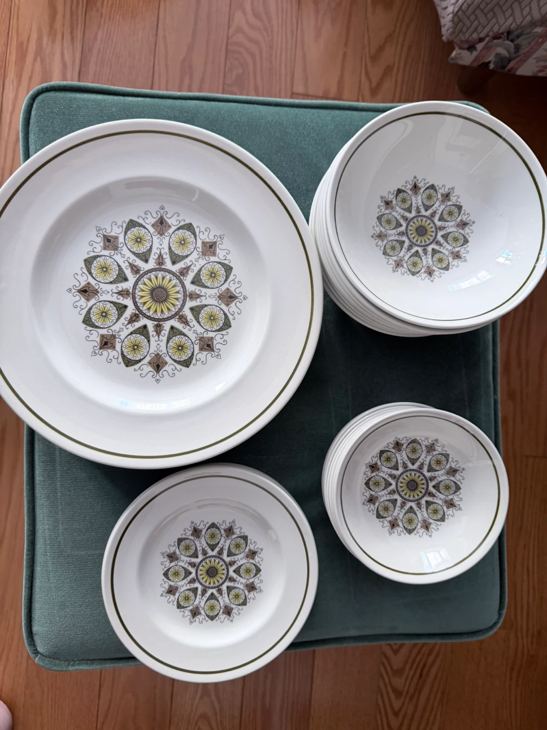 Ridgway Paisley Green Ironstone Dinnerware Set - photo 3