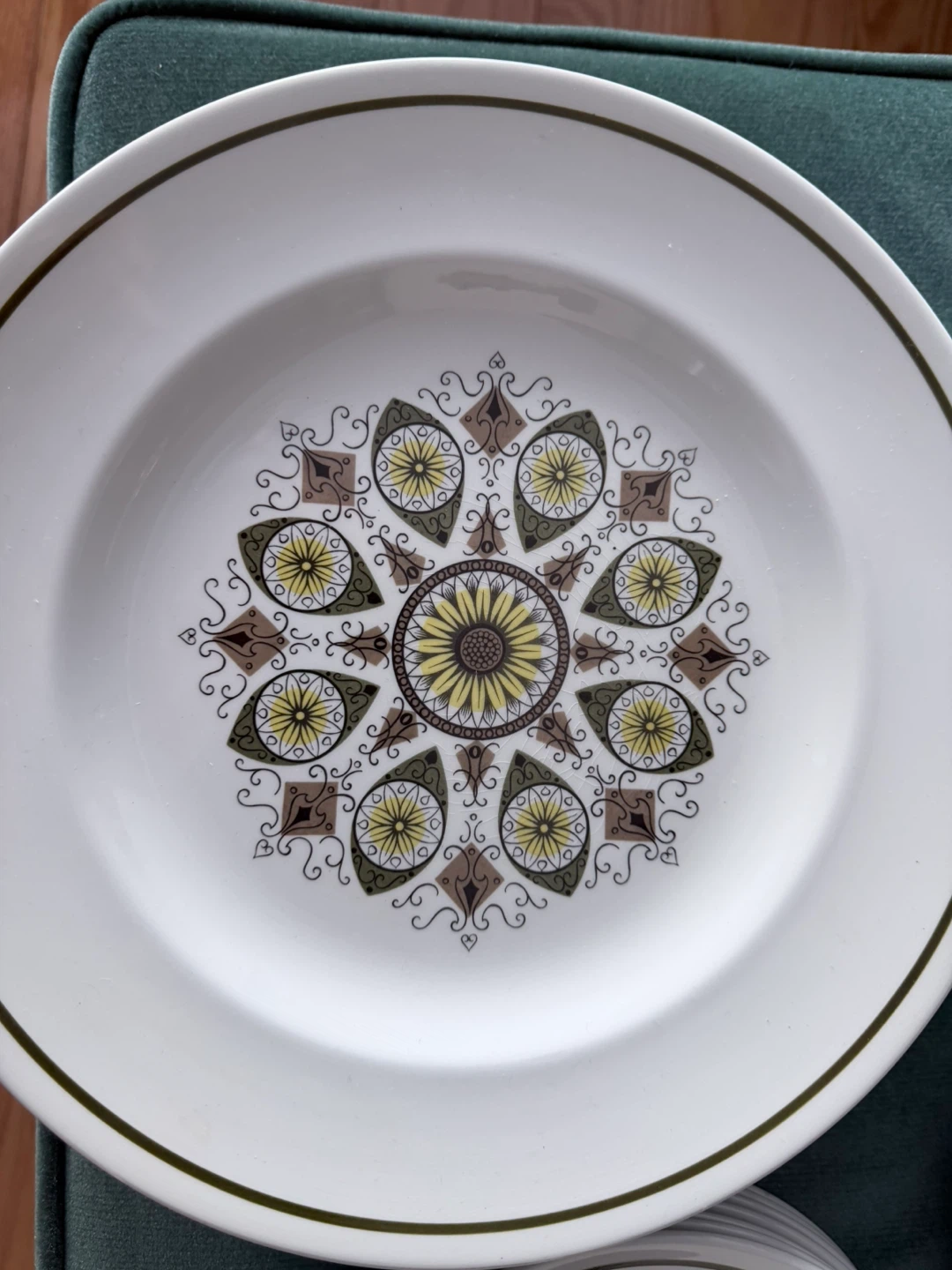 Ridgway Paisley Green Ironstone Dinnerware Set - photo 4