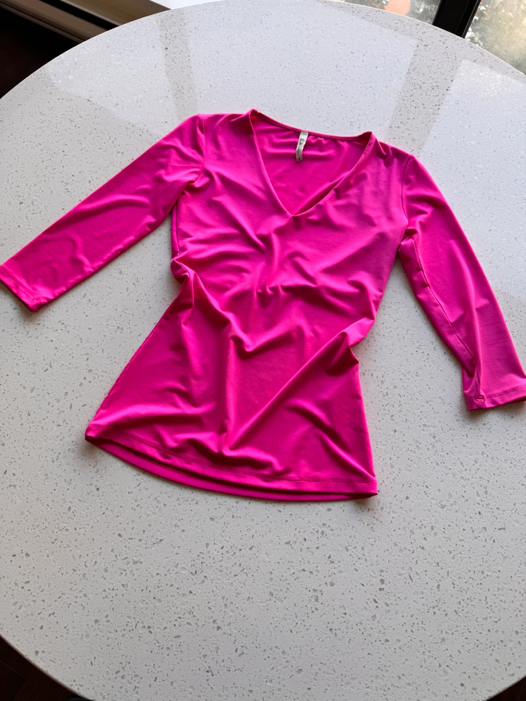 Kikiriki Deep Fuchsia Form-fitting V-Neck Top – XS
