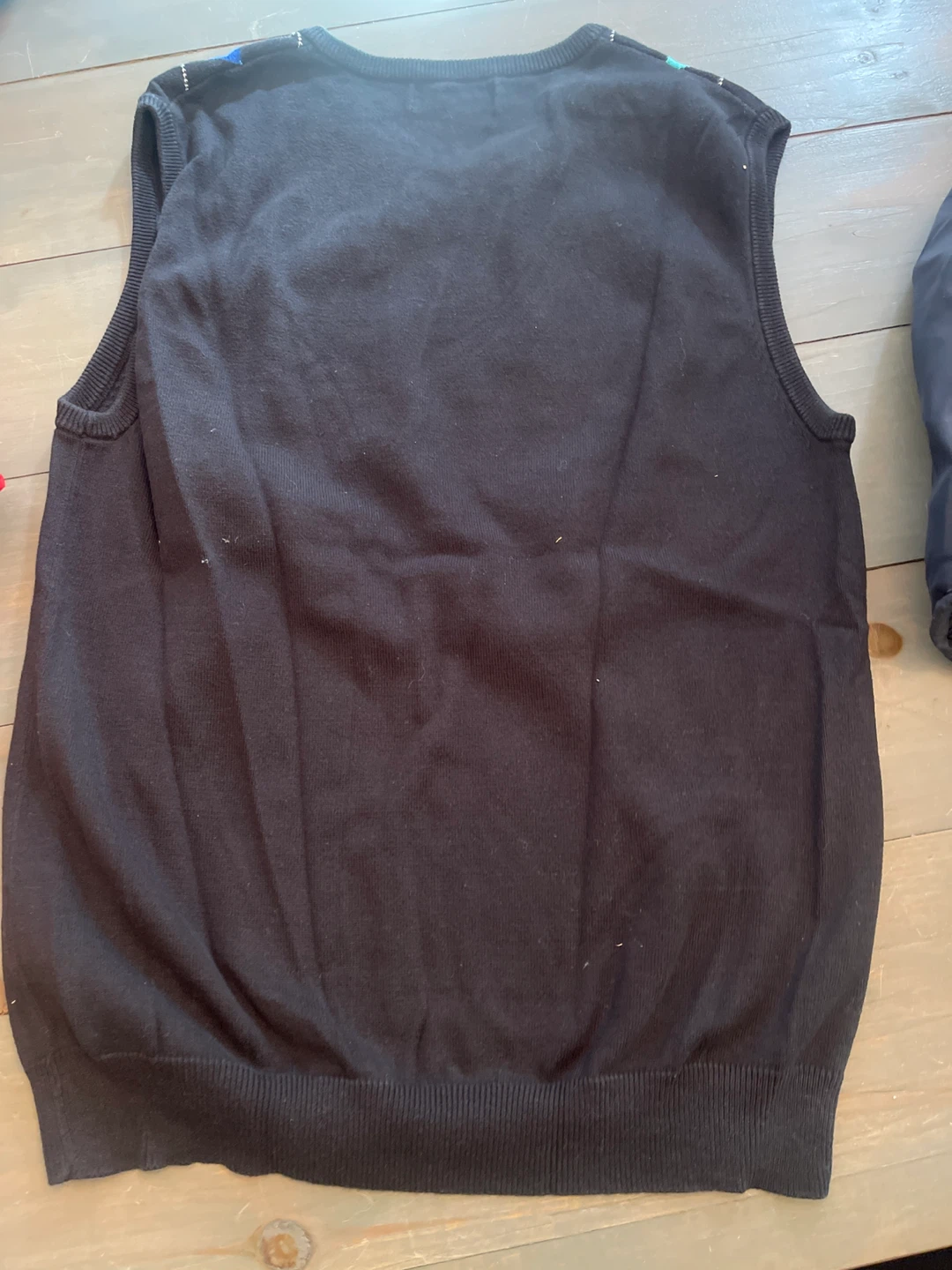 Le Château Argyle V-Neck Sweater Vest - M - photo 2