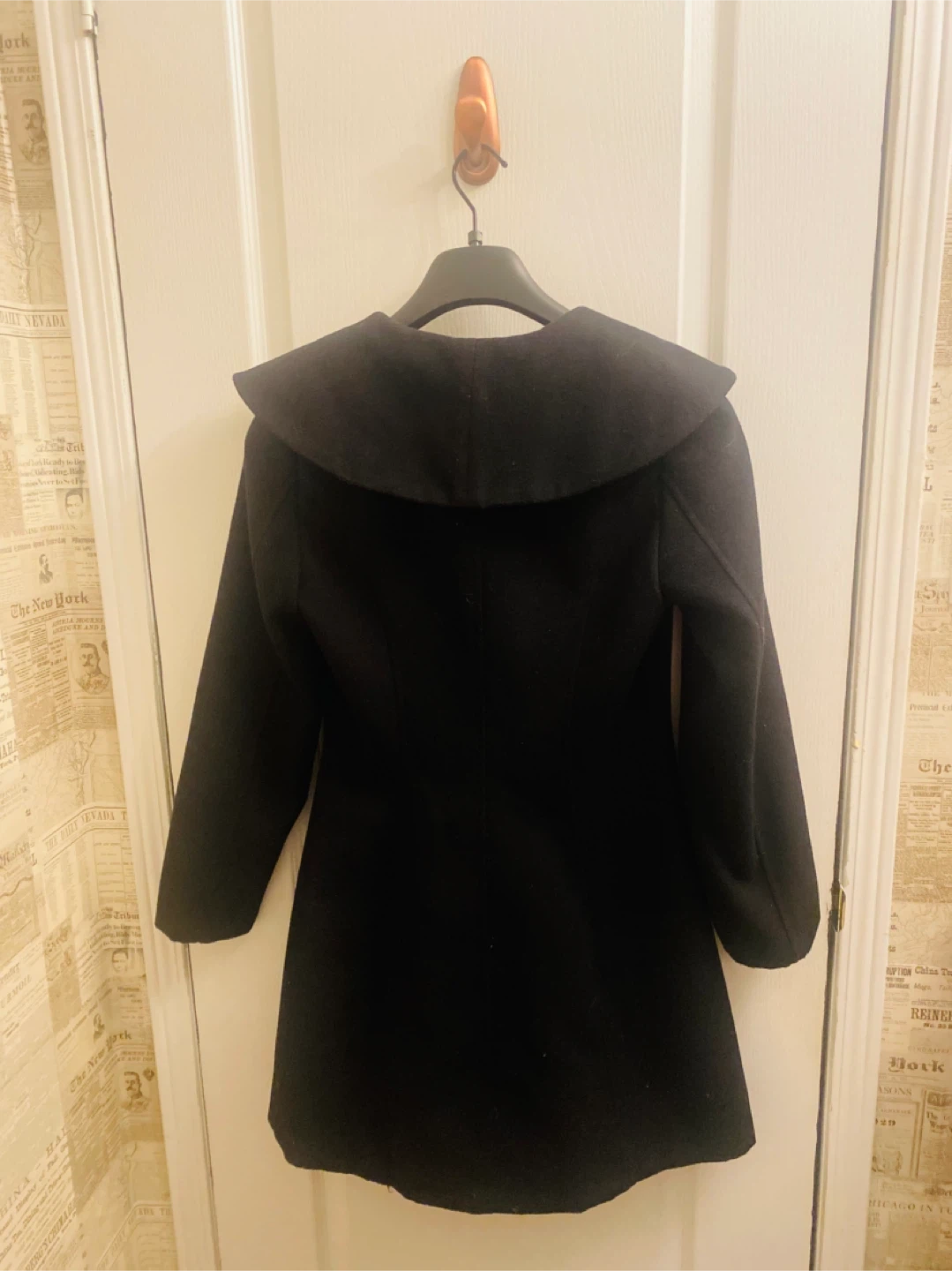 Vintage-Style Black Ruffle Coat - photo 2