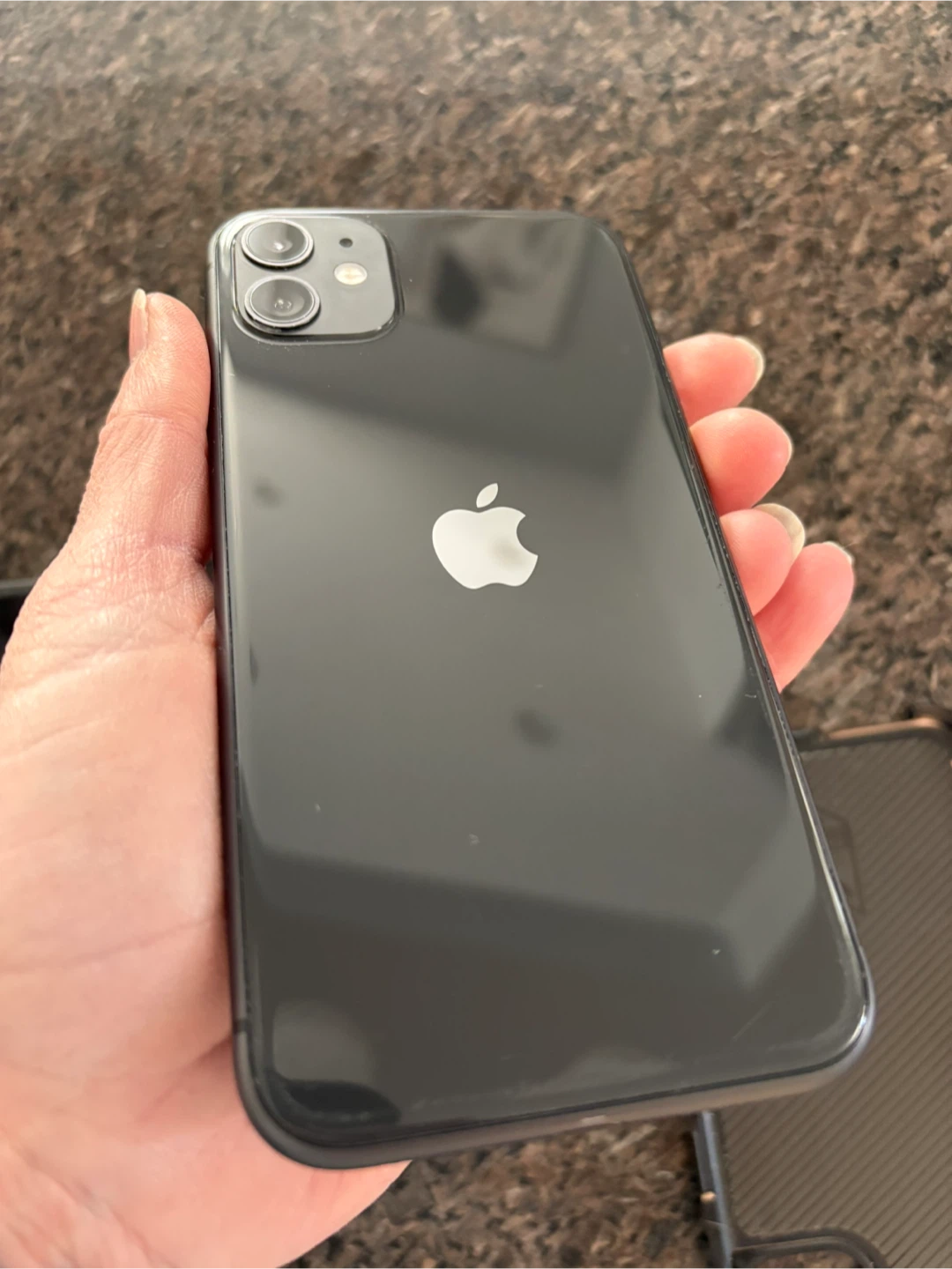 iPhone 11    64GB - photo 3