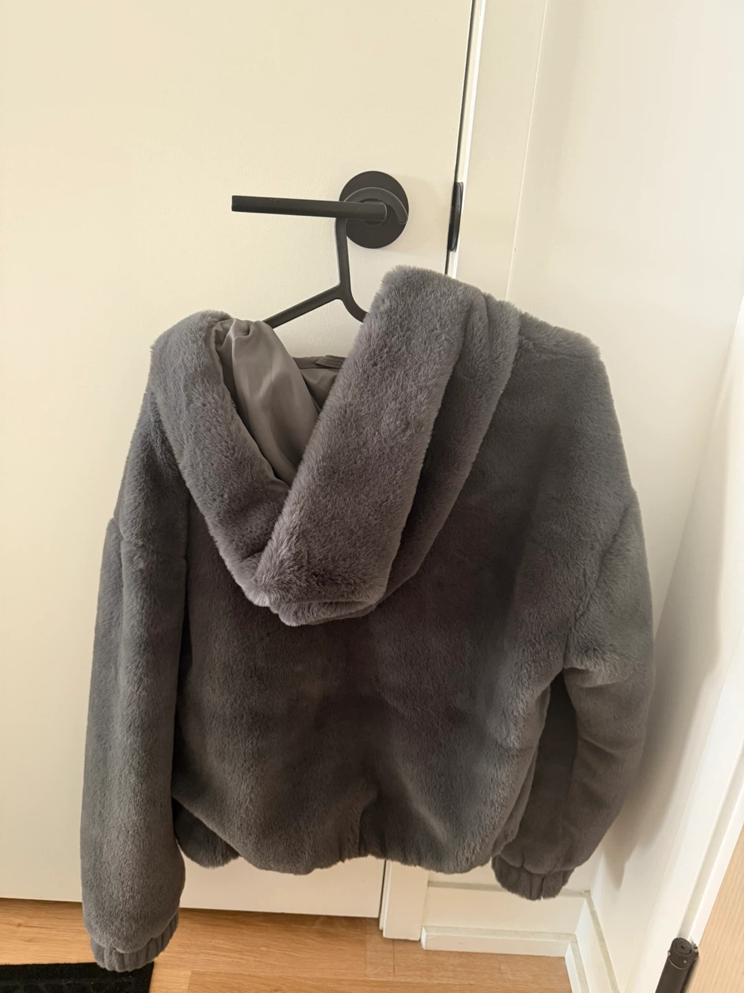Hollister Faux Fur Hooded Bomber Jacket - Grey - XS - photo 2